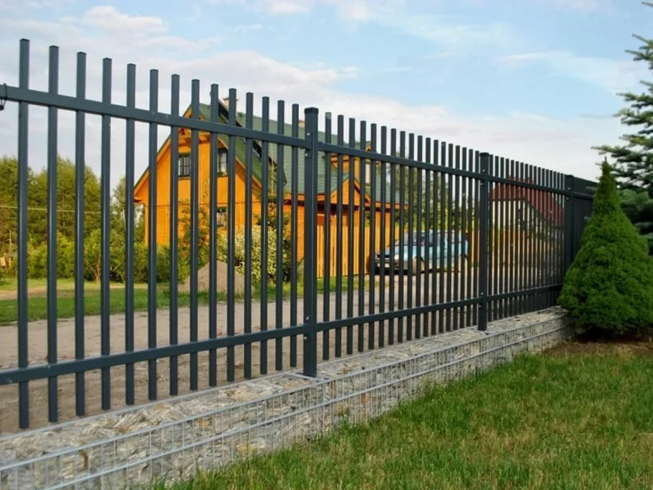 Купить забор в калининграде. Забор из металла. Железный забор. Забор из профильной трубы. Сварной забор из профиля.